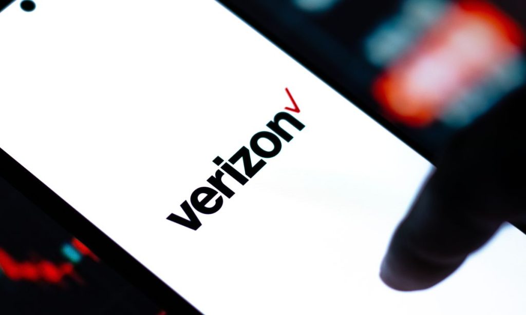 ai job cuts - Verizon CEO Urges Honesty on AI Job Cuts and Workforce Change